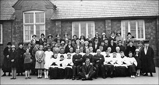 Mission Church Choir and Congregation c1930