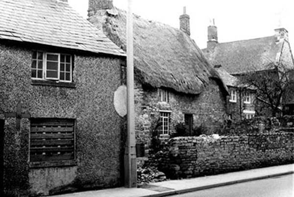 Cottages fronting the High Street adjoining Hilly Farm 1965 - later demolished