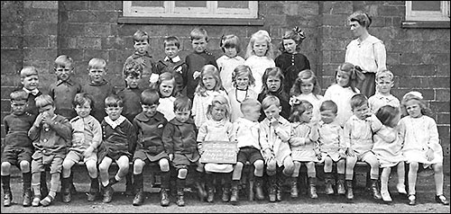 Photograph of Class I Finedon Road Infants in 1918 with Headmistress, Miss Tookey