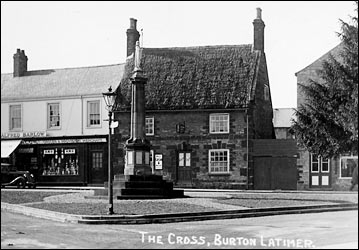 Thatched cottage at The Cross 1940