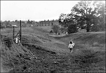 Photogragh taken in 1950 showing the footpath from Preston Hall to Station Road.