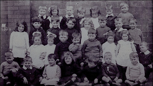 Photograph of the Finedon Road Infant School Pupils in 1919 when Mabel Dainty (Allen) was a pupil