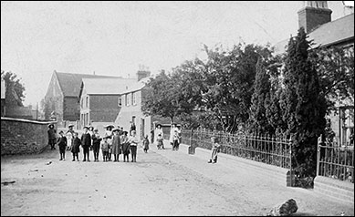 Meeting Lane c1910. On the right is Osborne's Terrace. 