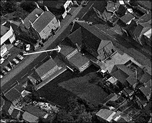 Aerial photograph of The Britannia Working Men's Club taken in 1950 showing the side extension.