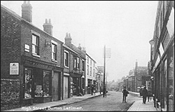 The middle section of the High Street in about 1926.  Centre - The Duke's Arms with its original 3-storey frontage
