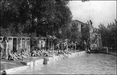 Burton Latimer Swiiming Pool. sometime in the mid-1930s.  The number of cubicles has been increased from the original ones shown in the photo at the top of the page