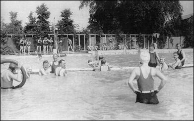 Burton Latimer Swiiming Pool. sometime in the mid-1930s. 