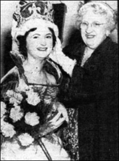1958 Queen Pat Johnson with Miss Courtney Hope