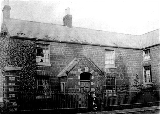 Wallis' Farmhouse at 73 Church Street c1908