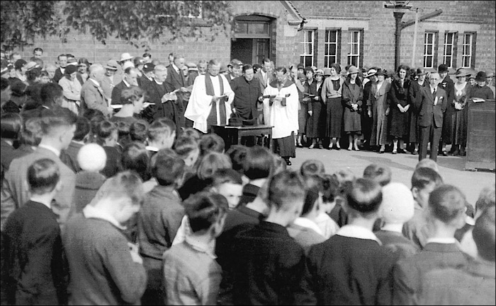 Burton Latimer Council Junior School - King George V Silver Jubilee service