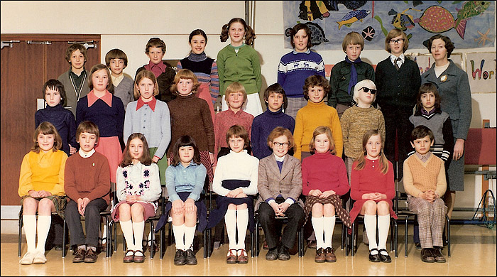 Meadowside Junior School Mrs Smith's Class : 4Y 1976