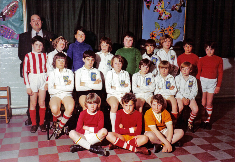 Burton Latimer County Junior School Football Team - 1972-73