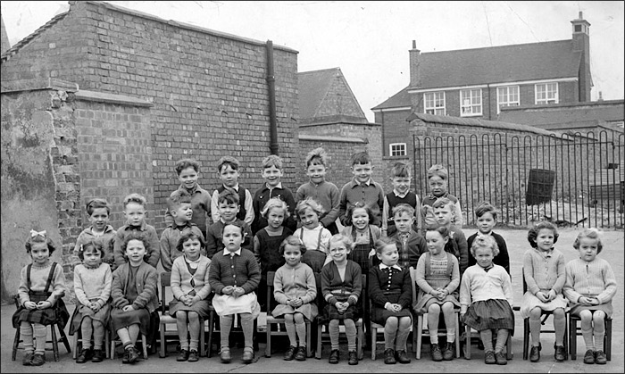 Burton Latimer Council Infants School - Miss Pack's Class 1954-5