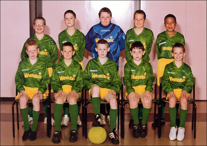 Burton Latimer - Meadowside Junior School Football Team - 2000