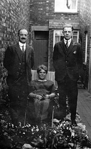 Arthur Freestone with his parents