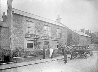 Photograph showing the Thatcher's Arms 1905.