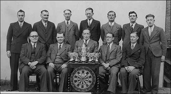 Photograph of the 1946 Waggon & Horses Darts Team.