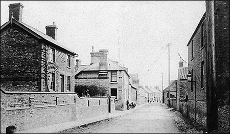 Photograph of The Waggon & Horses dated early 1900s.
