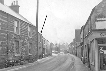 Kettering Road, looking northwards, with Pownall's Bakery arrowed.