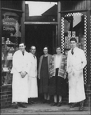  Len Cooper, Tom Barlow, Dorothy Munns, Eva Stokes and Arthur Jacobs in 1930.