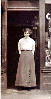 Mabel Smith (later Congreve) in 1914