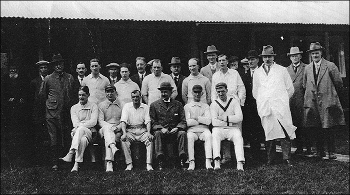 Photo 1930s Cricket Club members and officials