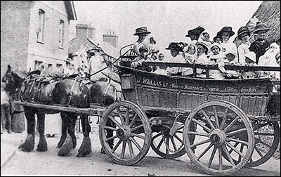 Sunday School outing with Wallis's wagon