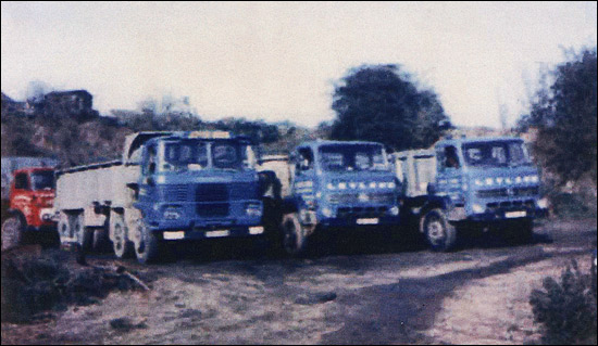 Joyce Bros lorries parked behind latimer Close in about 1977