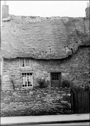 Burton Latimer - Corrage-adjoining-Hilly-Far