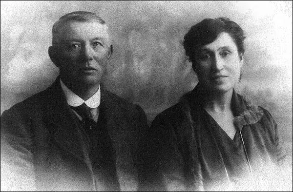 Burton Latimer - GentandWife