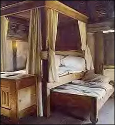 Burton Latimer - truckle - Bed